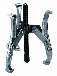 Съемник трехлапый винтовой 150 мм (6") 90636 SATA 