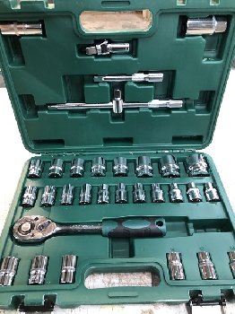Инструмент 1/2" ( 32 предмета) головки 8-32 мм, воротки ,биты (YD-1013)