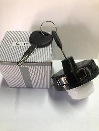 Крышка бака топливного пластмассовая с резьбой  38 мм,с замком  QB-06