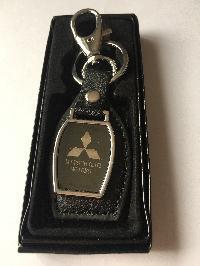 Брелок кожа/металлический с карабином и кольцом, MITSUBISHI (50849)