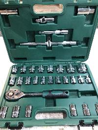 Набор инструментов ( 32 предмета) 1/2" головки 8-32 мм, воротки ,биты (YD-1013)