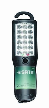 Фонарь диодный 18 LED с аккумулятором и зарядным устройством  12V, 220V    90704 SATA 