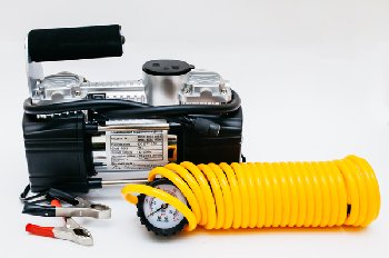Компрессор ТАЙФУН 809HА, 12V, клеммы, 70л/мин, 2-х цилиндровый, манометр на шланге (1/4)