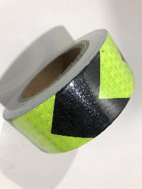 Лента светоотражающая самоклеящаяся 50мм*25м,  черно-зеленая стрелка, рулон