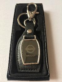 Брелок кожа/металлический с карабином и кольцом, NISSAN (50850)