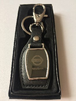 Брелок кожа/металлический с карабином и кольцом, NISSAN (50850)