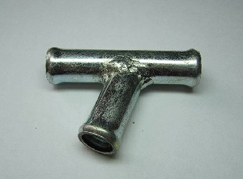 Трубка соединительная металл тройник д.16*16*16 мм (70*) 