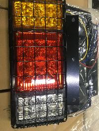 Фонарь задний ISUZU ELF (в сборе) металлический с решёткой, диодный (R+L), к-т   SQ-B-067-24V