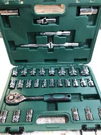 Инструмент 1/2" ( 32 предмета) головки 8-32 мм, воротки ,биты (YD-1013)