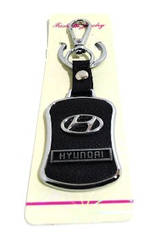 Брелок кожа/металлический с карабином и кольцом, HYUNDAI (52413)