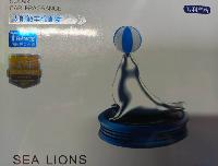 Ароматизатор на панель с солнечной батареей TM-823 Морской котик Золото (Cologne)