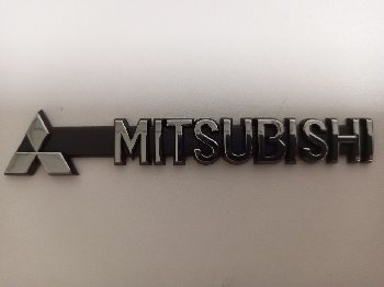Шильдик металлопластик MITSUBISHI + эмблема, серебро 