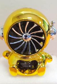 Ароматизатор на панель с солнечной батареей TM-826 Космонавт Золото 