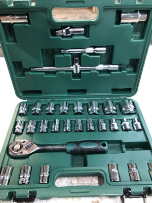 Инструмент 1/2" ( 32 предмета) головки 8-32 мм, воротки ,биты (YD-1013)