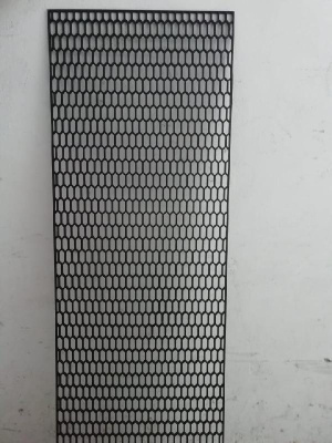 Сетка-тюнинг решётки радиатора чёрная крупная 120*40 см, пластиковая