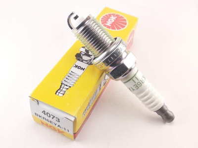 Свеча зажигания NGK  4073/ 4195  (BKR6EYA-11) (*4 Pack 7762)