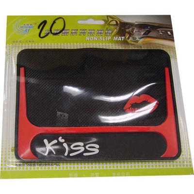Коврик на панель плоский 180*130мм, Черный, Н-тип, надпись KISS