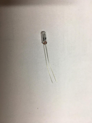 Лампа б/ц 12V  0.56W  Т3, с усиками (Маяк) 60003   (уп 20 шт) 