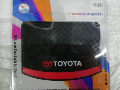 Коврик на панель плоский 180*140мм, Черный, широкая красная полоса, надпись TOYOTA