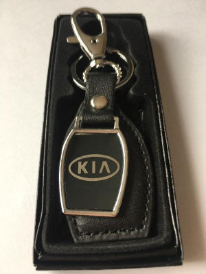 Брелок кожа/металлический с карабином и кольцом, KIA (50852)