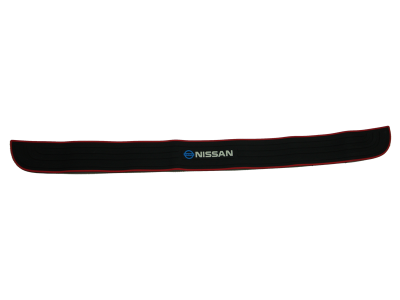 Накладка зоны погрузки багажника на бампер черная, надпись NISSAN красная (3M скотч в к-те)