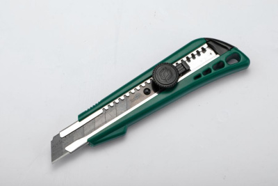 Нож канцелярский с лезвием 18*100*0.5 мм 8 секций  93429  SATA  