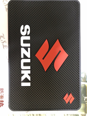 Коврик на панель плоский 200*130мм, черный SUZUKI