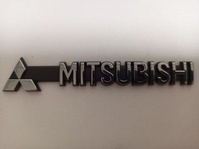 Шильдик металлопластик MITSUBISHI + эмблема, серебро 