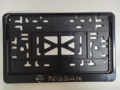 Рамка номера квадратная 290*170, пластик с защелкой черная, надпись NISSAN серебро