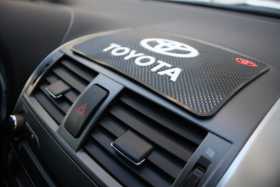 Коврик на панель плоский 200*130мм, черный TOYOTA 