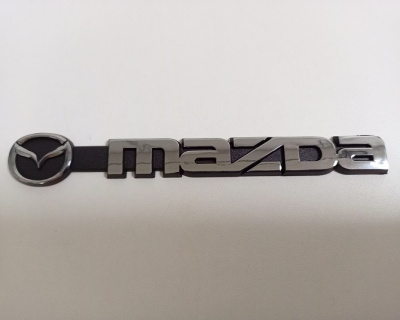Шильдик металлопластик MAZDA + эмблема, серебро 