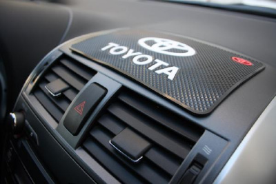 Коврик на панель плоский 200*130мм, черный TOYOTA 