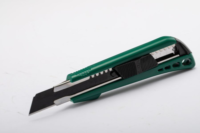 Нож канцелярский с лезвием 18*100*0.5 мм 8 секций   93422A  SATA  